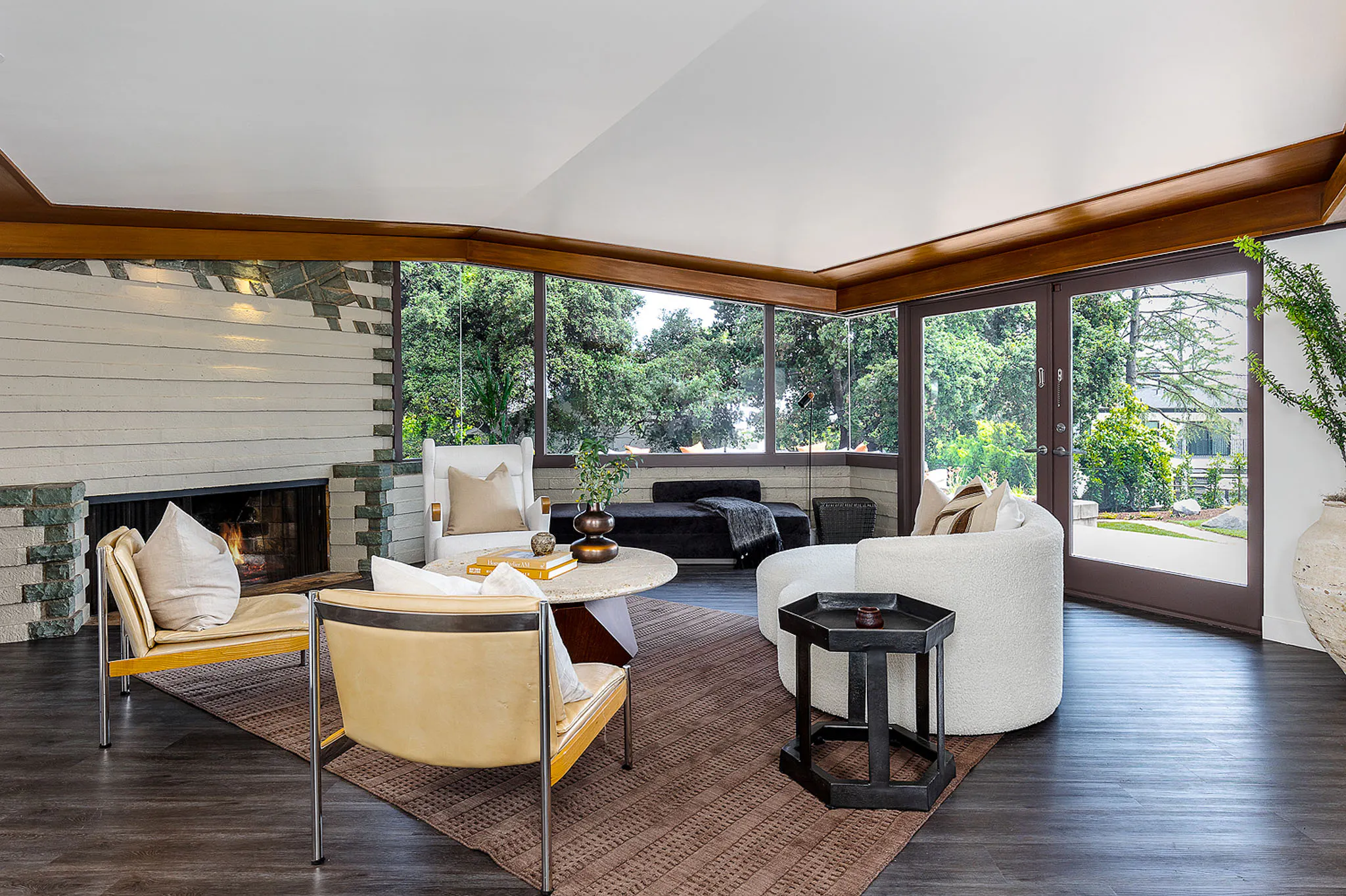Meridith-Baer-Home-Home-Staging-California-The-Gainsburg-Residence-Living-Room
